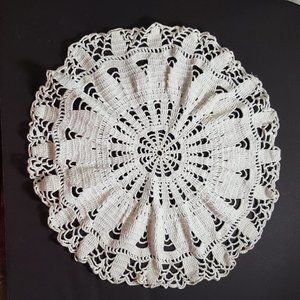 Vintage Crochet Doily table protector 16" Circle white 1121erf-gb1.